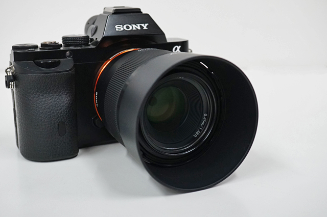 単焦点レンズ（FE 50mm F1.8） 「SEL50F18F」に、静止画撮影時の