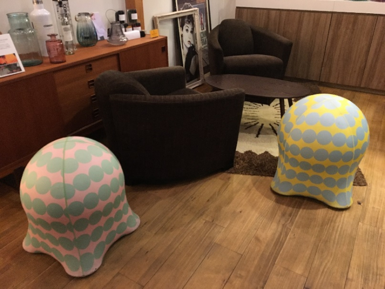 ぽよん！と座ってエクサも産後ケアも「ジェリーフィッシュチェア」に