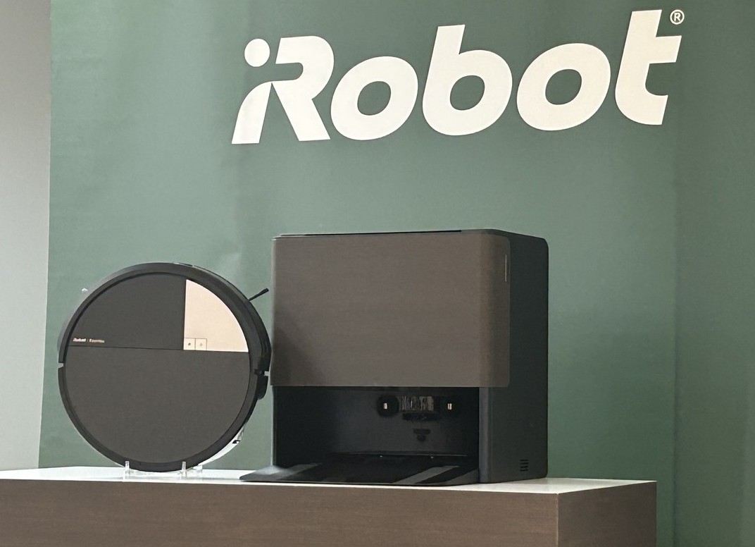 ルンバの最新機種「Roomba MAX 705 Combo」は、その名の通り吸引力も