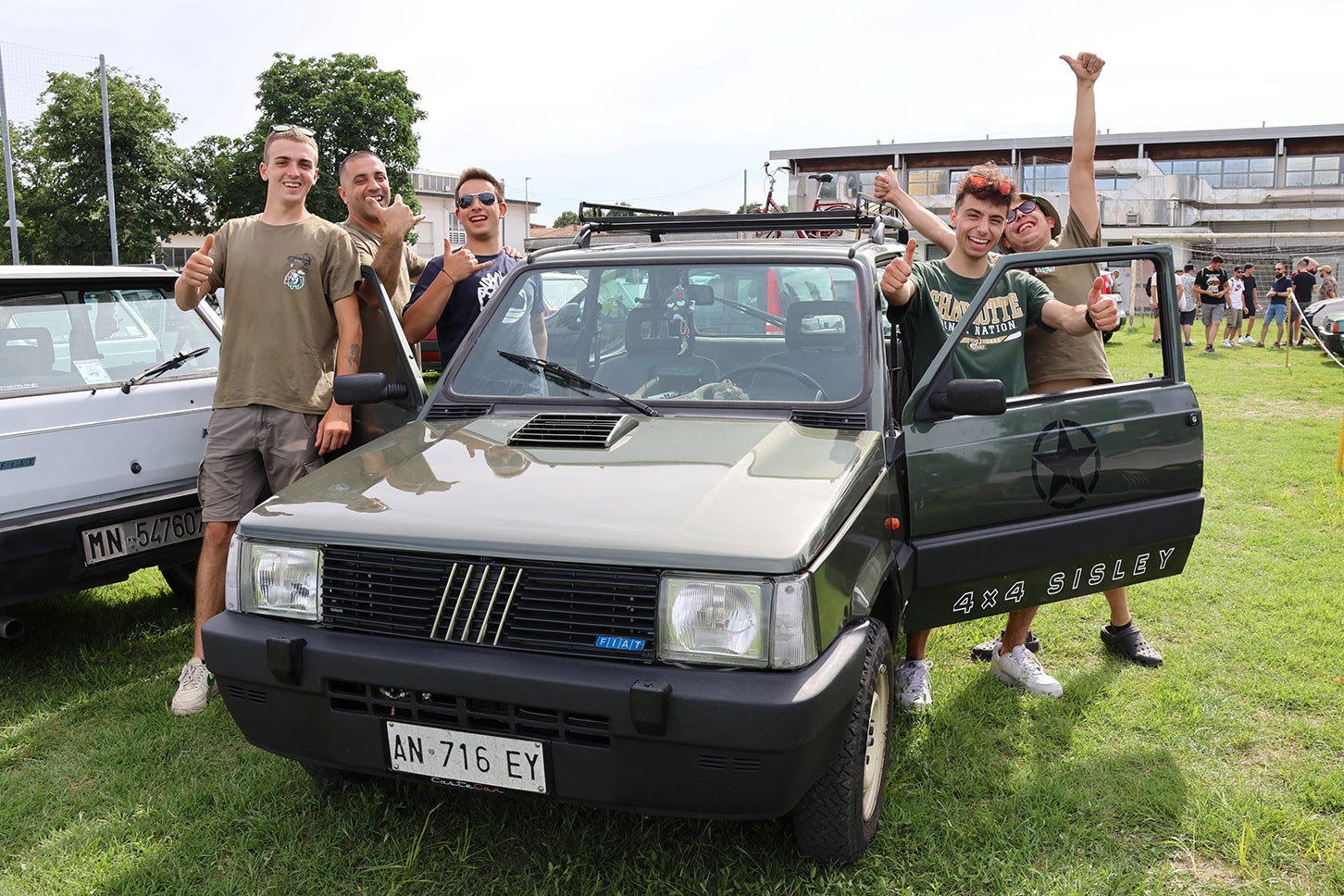 盗んだパンダで走り出す!? 初代フィアット・パンダが若者に愛される