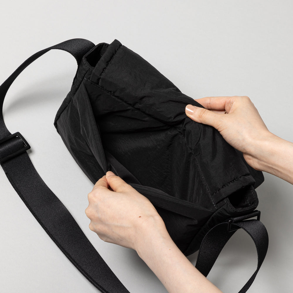 ONLINE限定】ふかふか塩縮ナイロン ミニメッセンジャーバッグ – kuros