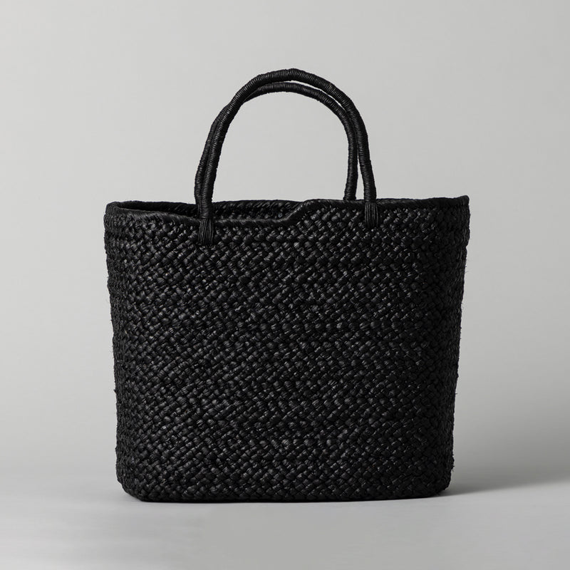 再入荷】ラフィア マルシェ カゴバッグ 黒 M – kuros.style
