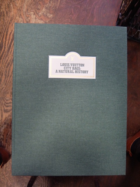 Louis Vuitton City Bags: A Natural Historyとルイ・ヴィトン シティ