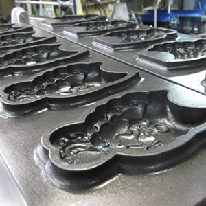 お祭りの屋台などで大人気！キャラクター焼き器 – ベビーカステラ機や