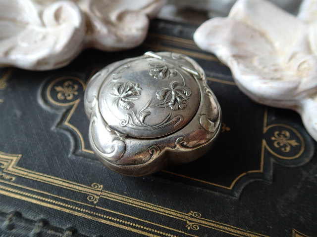 アールヌーヴォーカトレア柄】【ミラー付パウダーケース】フランス