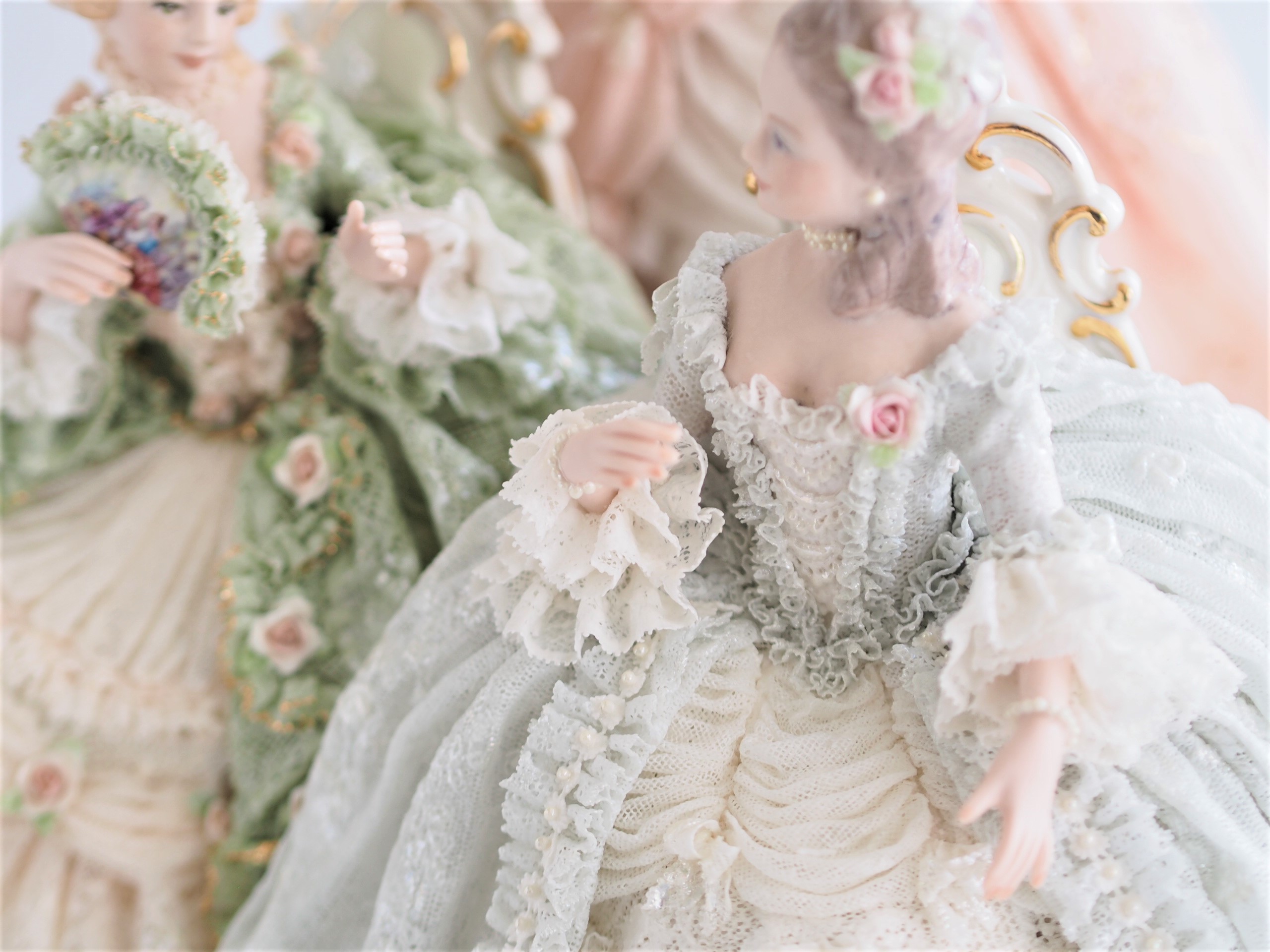 三姉妹・うわさ話（2020） | ポーセレンレースドール 大阪 Porcelain