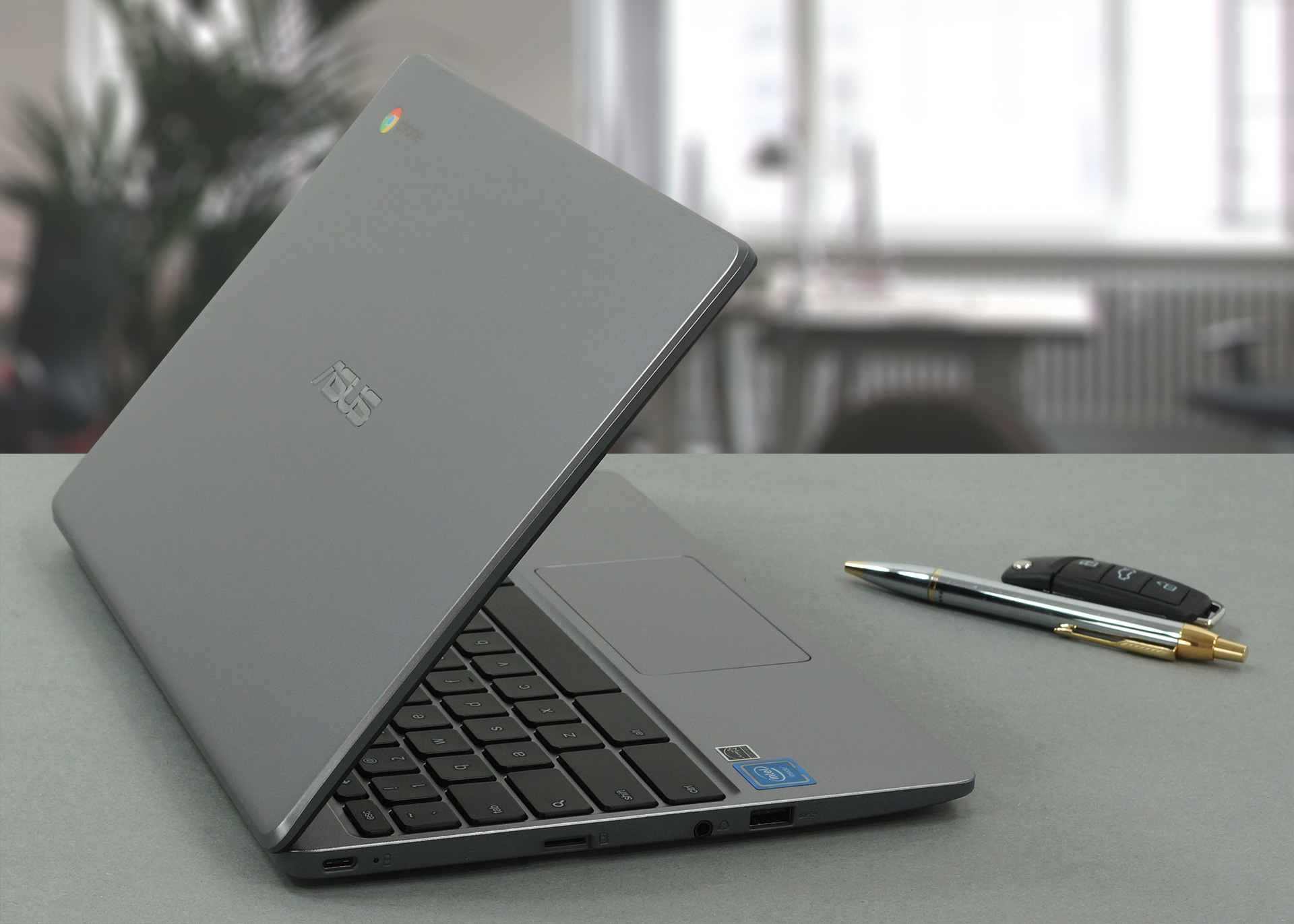 ASUS Chromebook C223 review - uninspiring device with old hardware