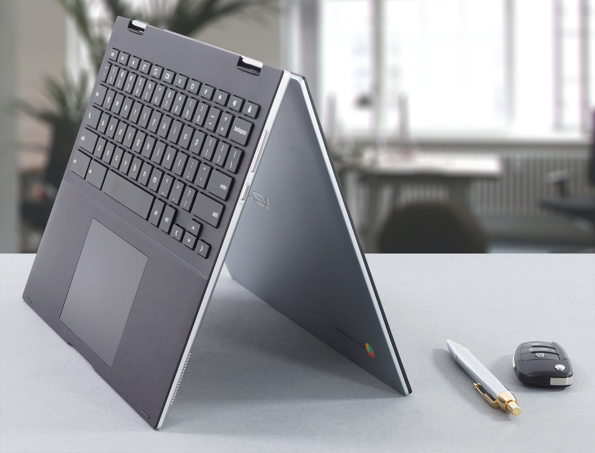 ASUS Chromebook Flip CM3 (CM3200) review - IPS display and a super