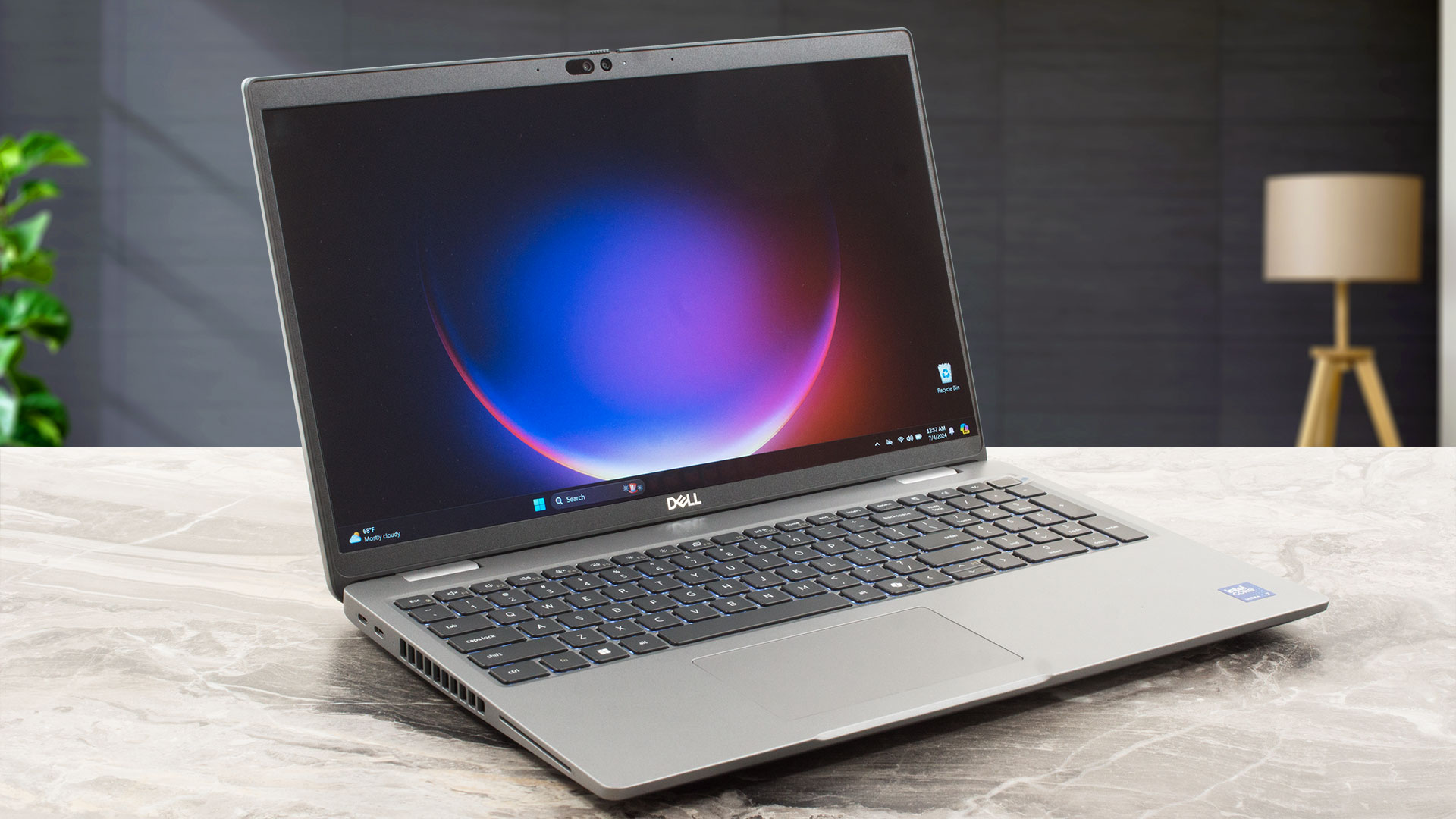 Dell Latitude 5550 レビュー - 最新のポートセレクションを備えたほぼ