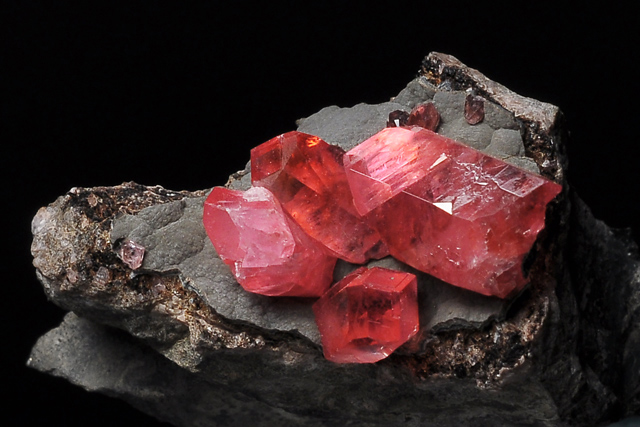 菱マンガン鉱 ロードクロサイト Rhodochrosite 鉱物たちの庭