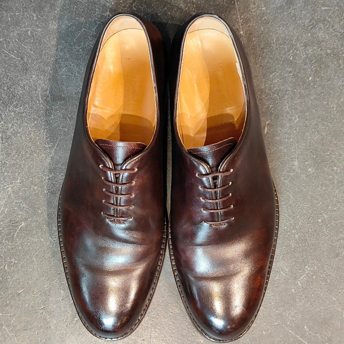 極美品 【VASS】ヴァーシュ ホールカット ミュージアムカーフ