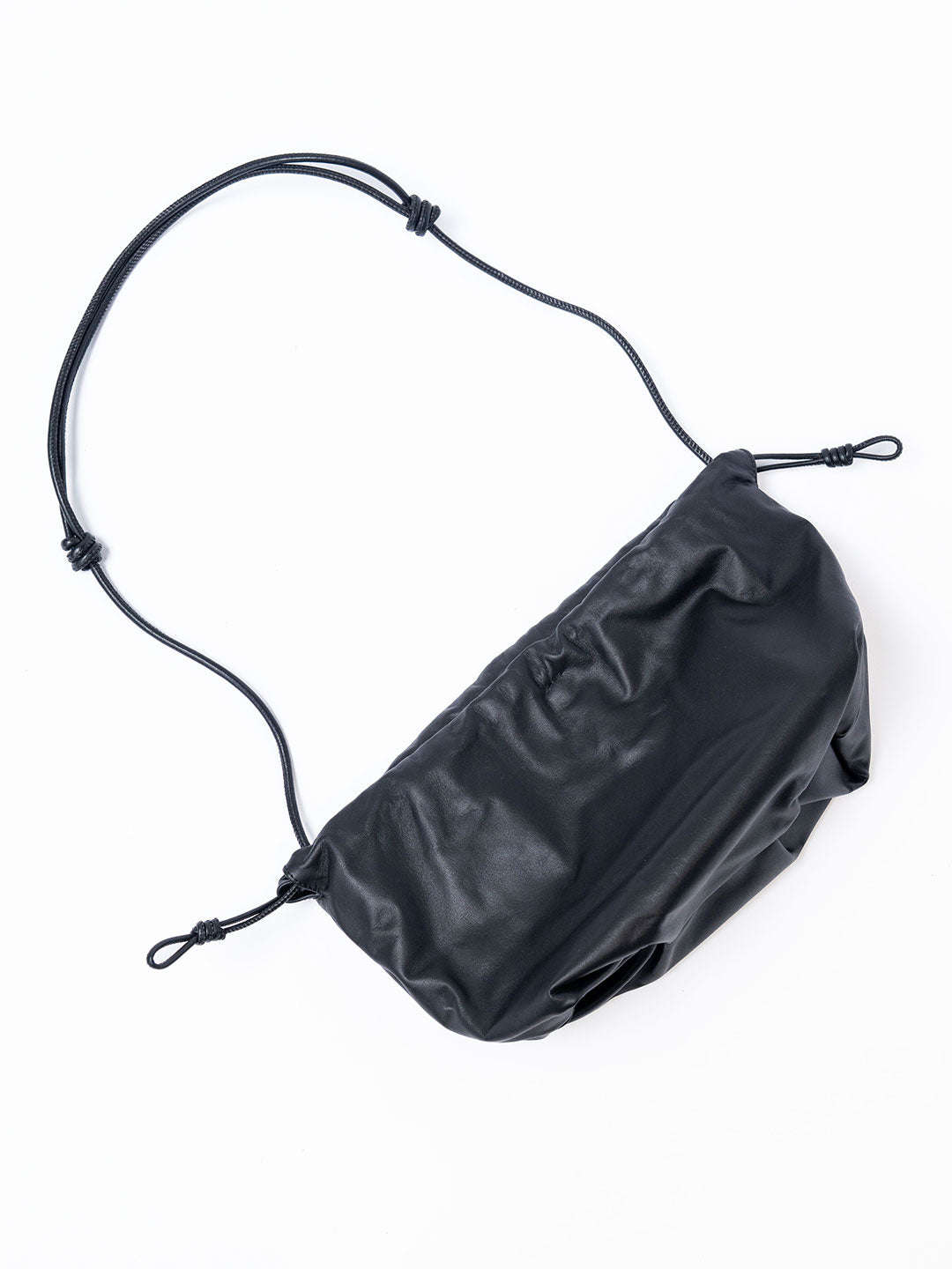 ドローストリングレザーショルダーバッグ | Lazo_N33°（ラソエヌ