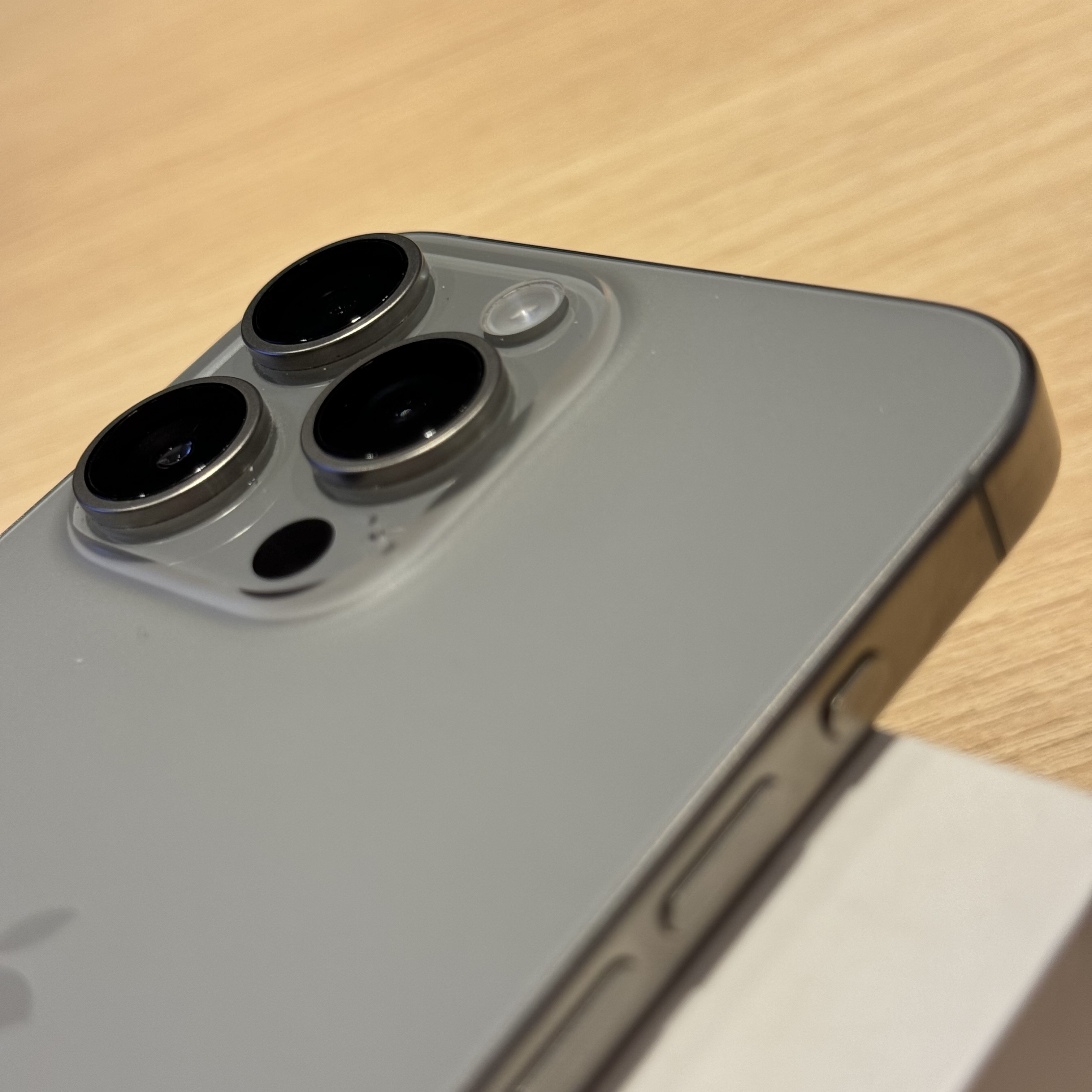 iPhone 15 Pro Max 256GB TITÂNIO NATURAL (seminovo) – LS