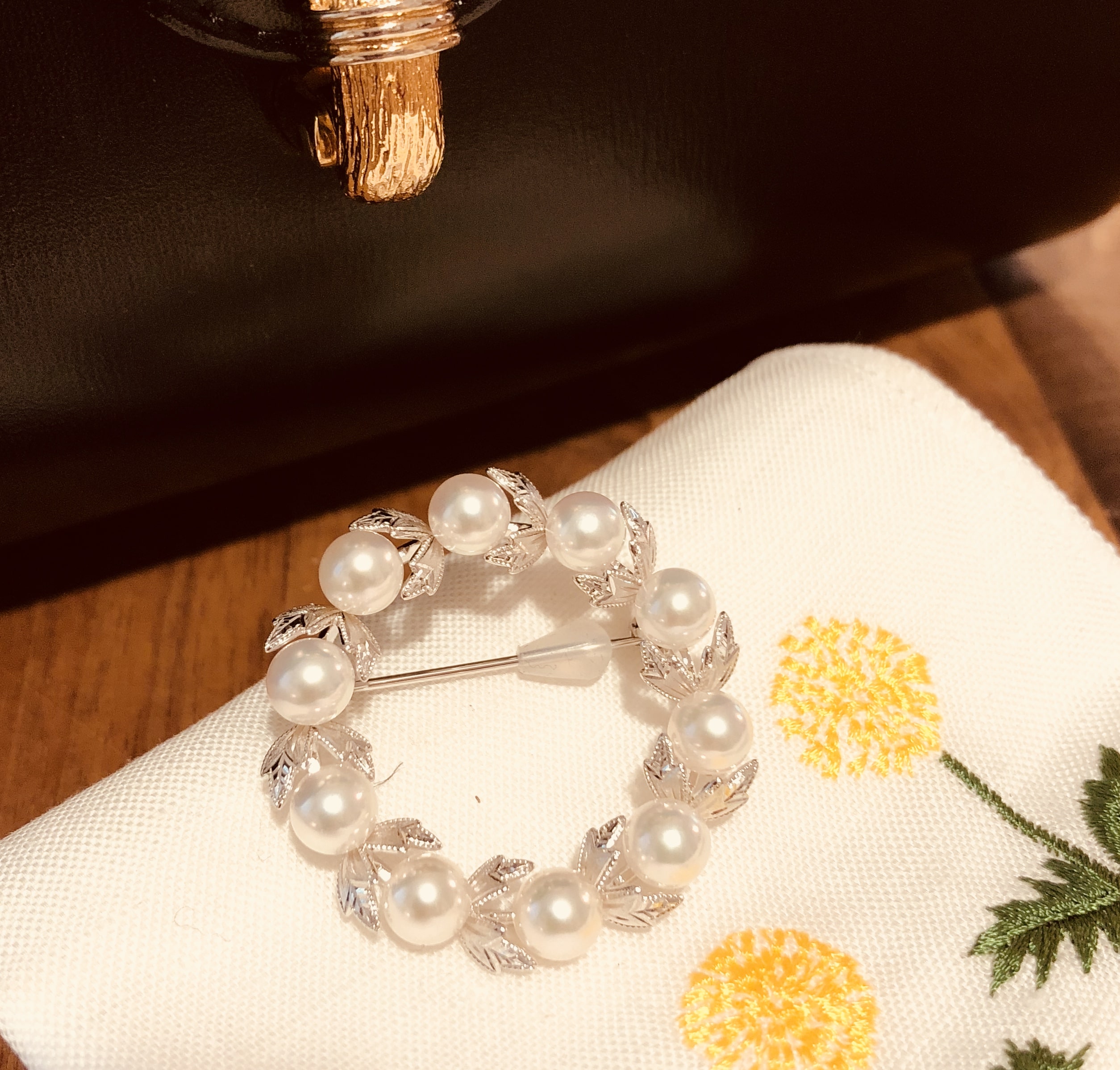 寄り添うブローチ | LEE