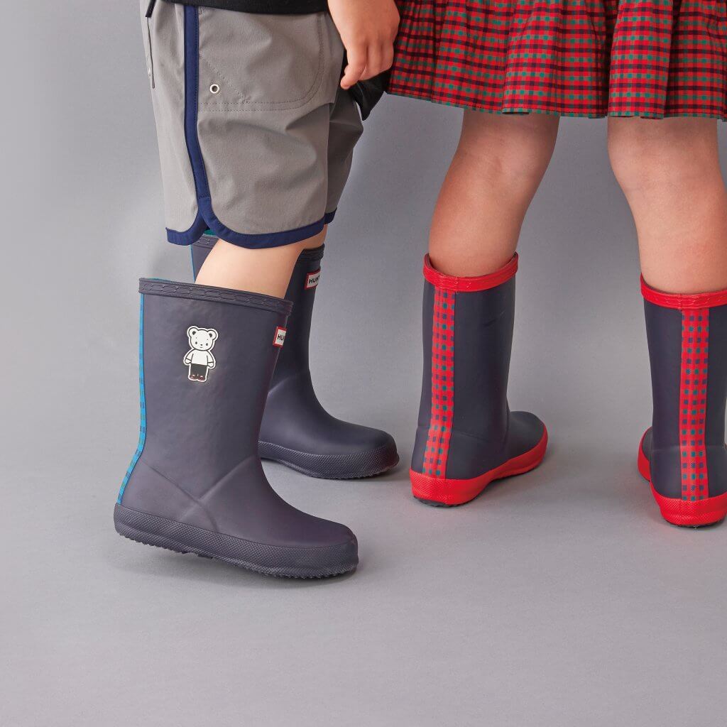 ファミリア×HUNTER】コラボ限定チェック柄のレイングッズで雨の日も