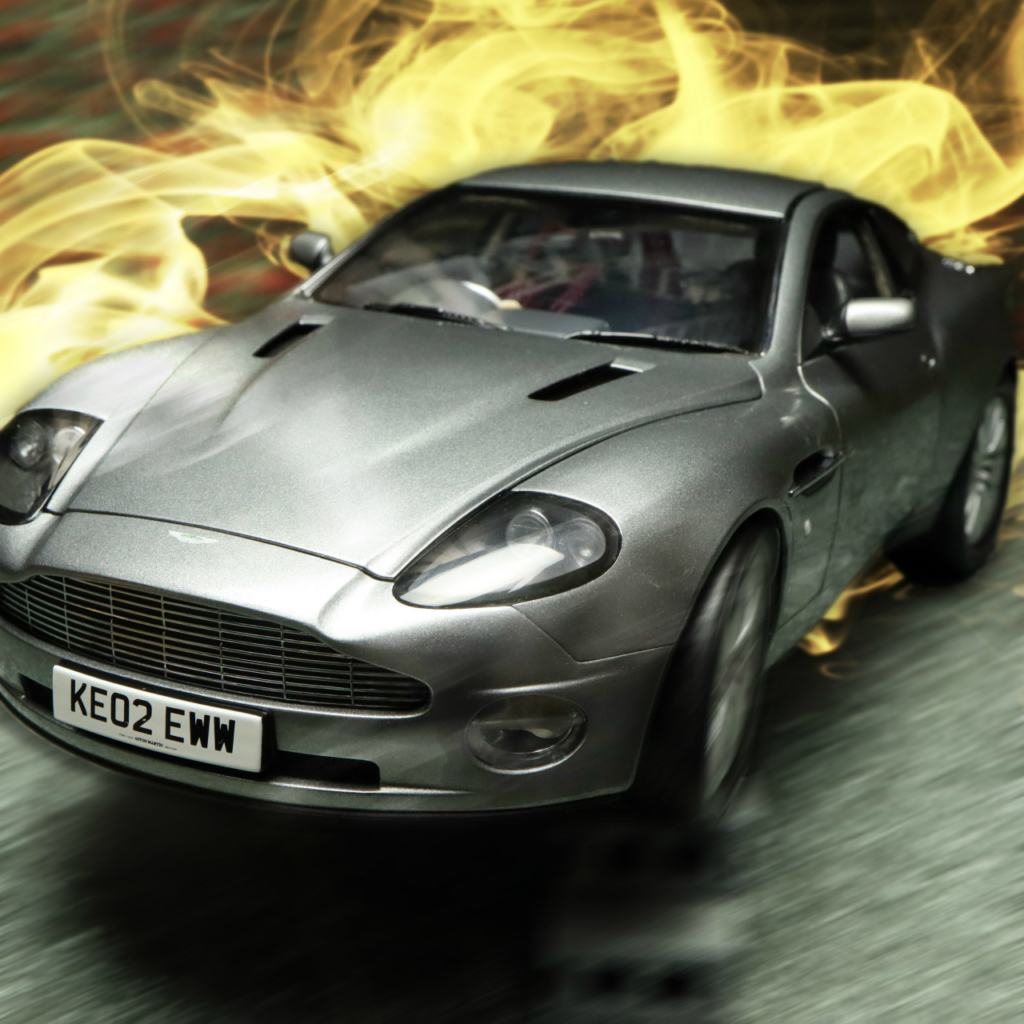 京商 アストンマーチン V12 ヴァンキッシュ 007 Bond Car レビュー