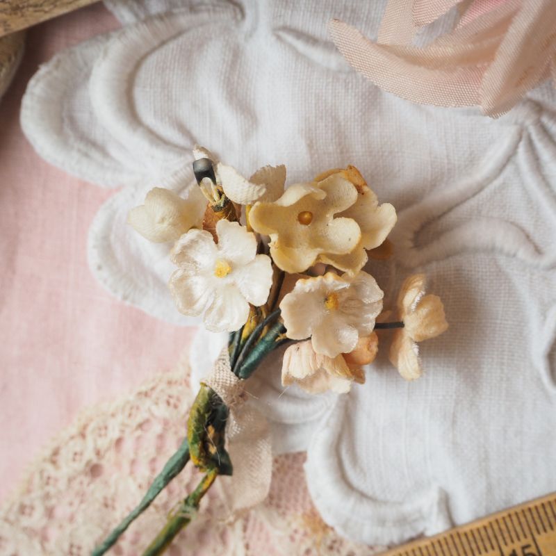 ドール用サイズ小さな布花のブーケ／ベージュ décoration・飾り