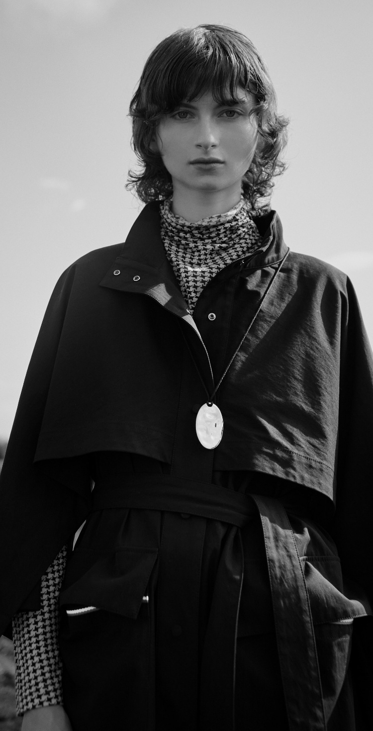 レキップ、ヨシエイナバの 大人レッドのハーフコート L'EQUIPE レキップ