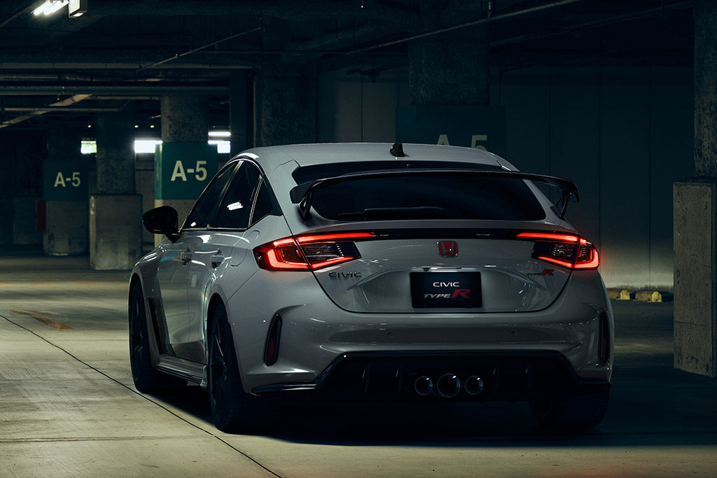 シビックTYPE R」に「レーシングブラックパッケージ」登場！黒で統一