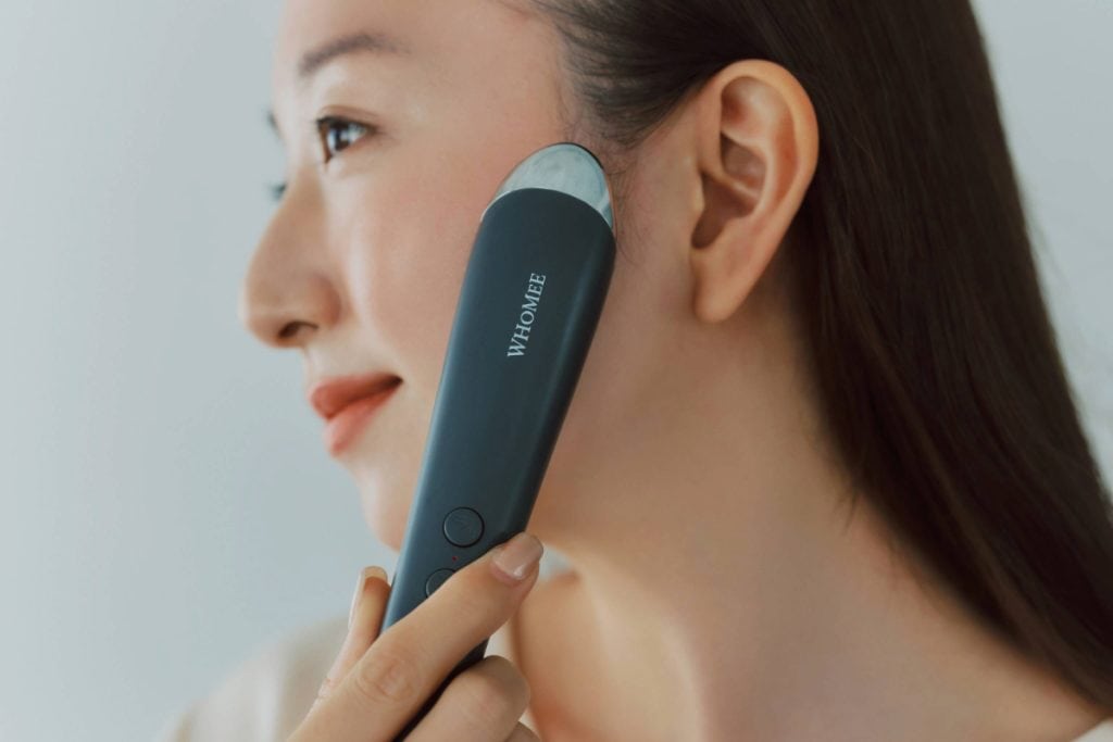 豪華すぎる「デュアル美顔器」が付録で登場！ トリプル機能で表情が