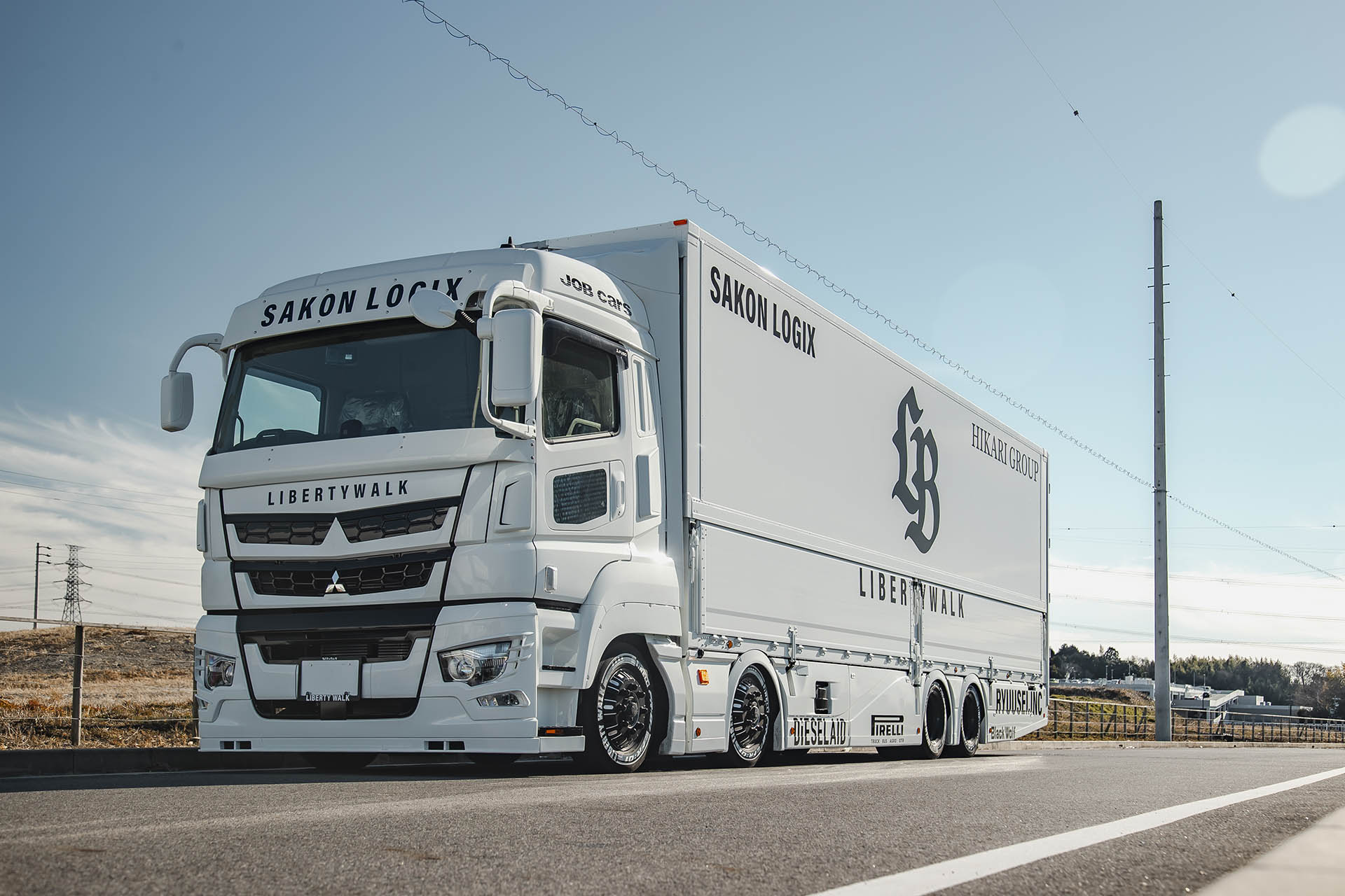 G.C.D リバティーウォーク 東京オートサロン 限定 トラック 三菱 完売