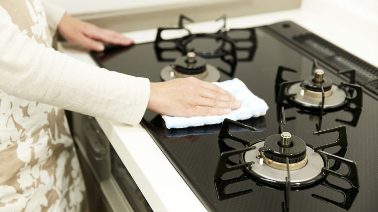 ガスコンロのお掃除方法！手順や必要な道具、汚れの落とし方を紹介