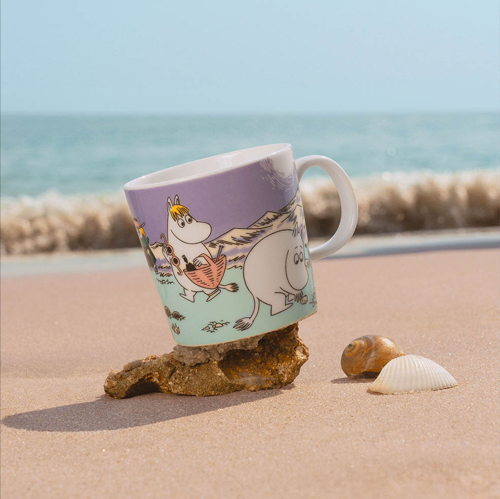 ムーミン アラビアの新作「ビーチデイ」5月7日発売 海辺の物語が描かれ