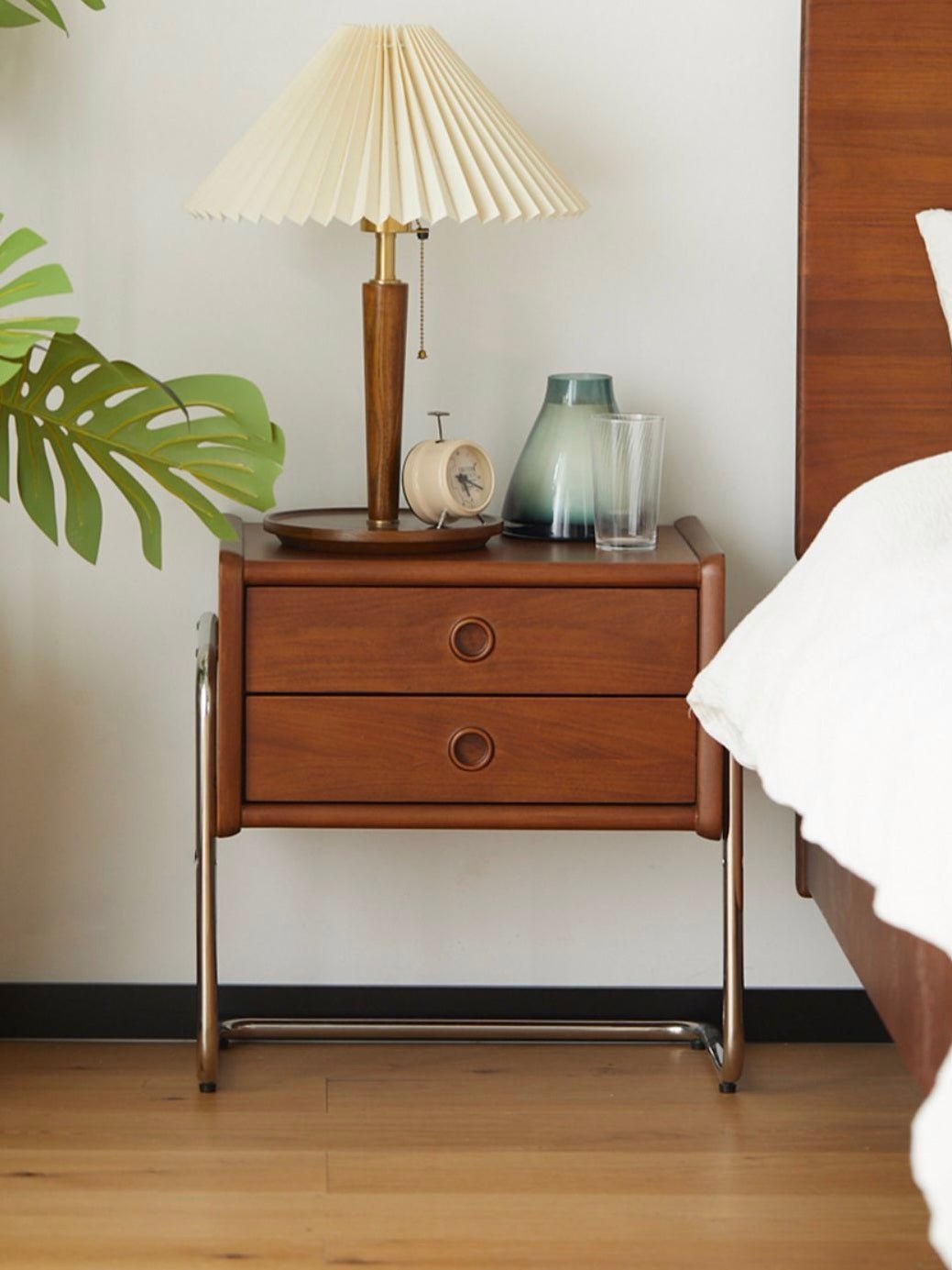 ヴィンテージ感漂う】木製サイドテーブル｜引き出し付き｜USA風