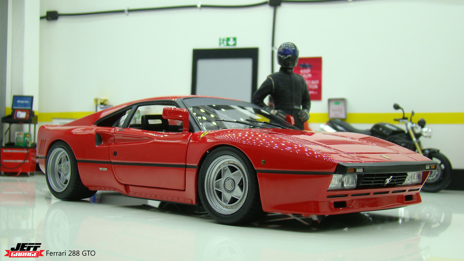 Ferrari 288 GTO | Diecast 1/18 scale by Hotwheels Elite