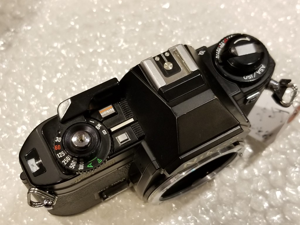 フィルムカメラ32台目】リトルニコン3兄弟のNIKON FG-20を世界のカメラ