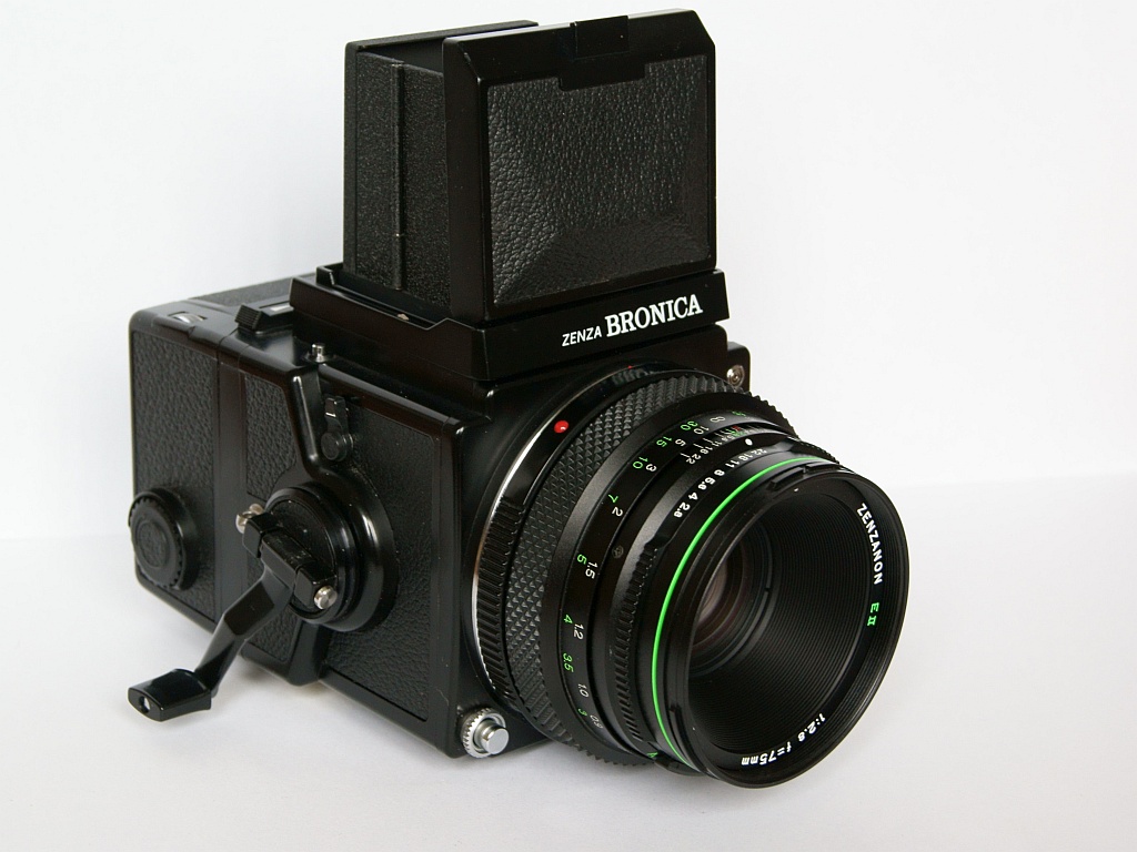 File:Zenza Bronica ETRS with Bronica Zenzanon 75mm f2.8 EII lens
