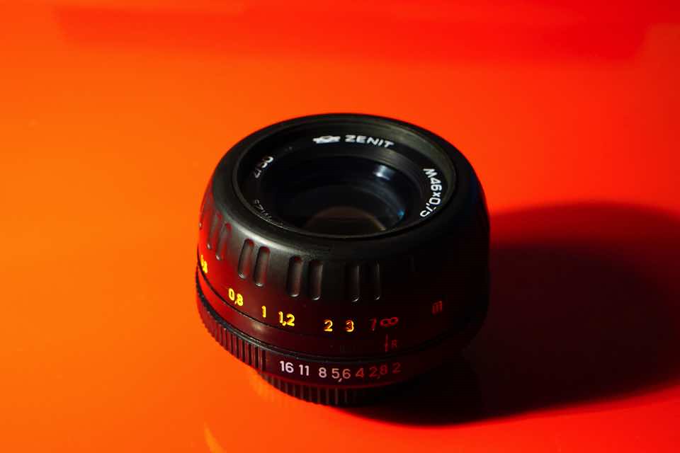クセのあるバブルボケ（玉ボケ）が欲しいならZenitarのオールドレンズ