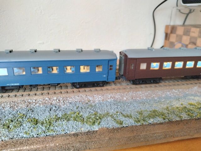 KATO HO オハフ33 茶 自作室内灯取付 : クローゼットの中の鉄道模型