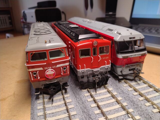 トラムウェイ HO DD13 ディーゼル機関車その他 : クローゼットの中の