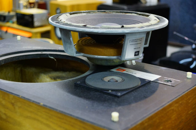 JBL L26 Decadeのエッジ交換 : 我楽音 響のCUT&TRY