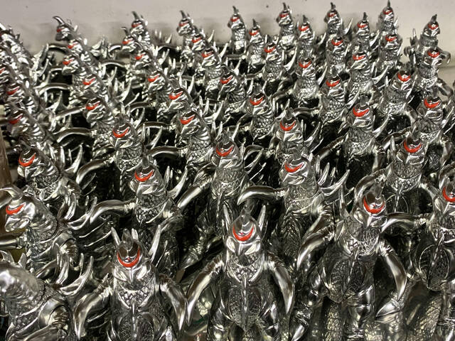 ミドルサイズシリーズゴジラ第13弾（メッキペイント）商品詳細