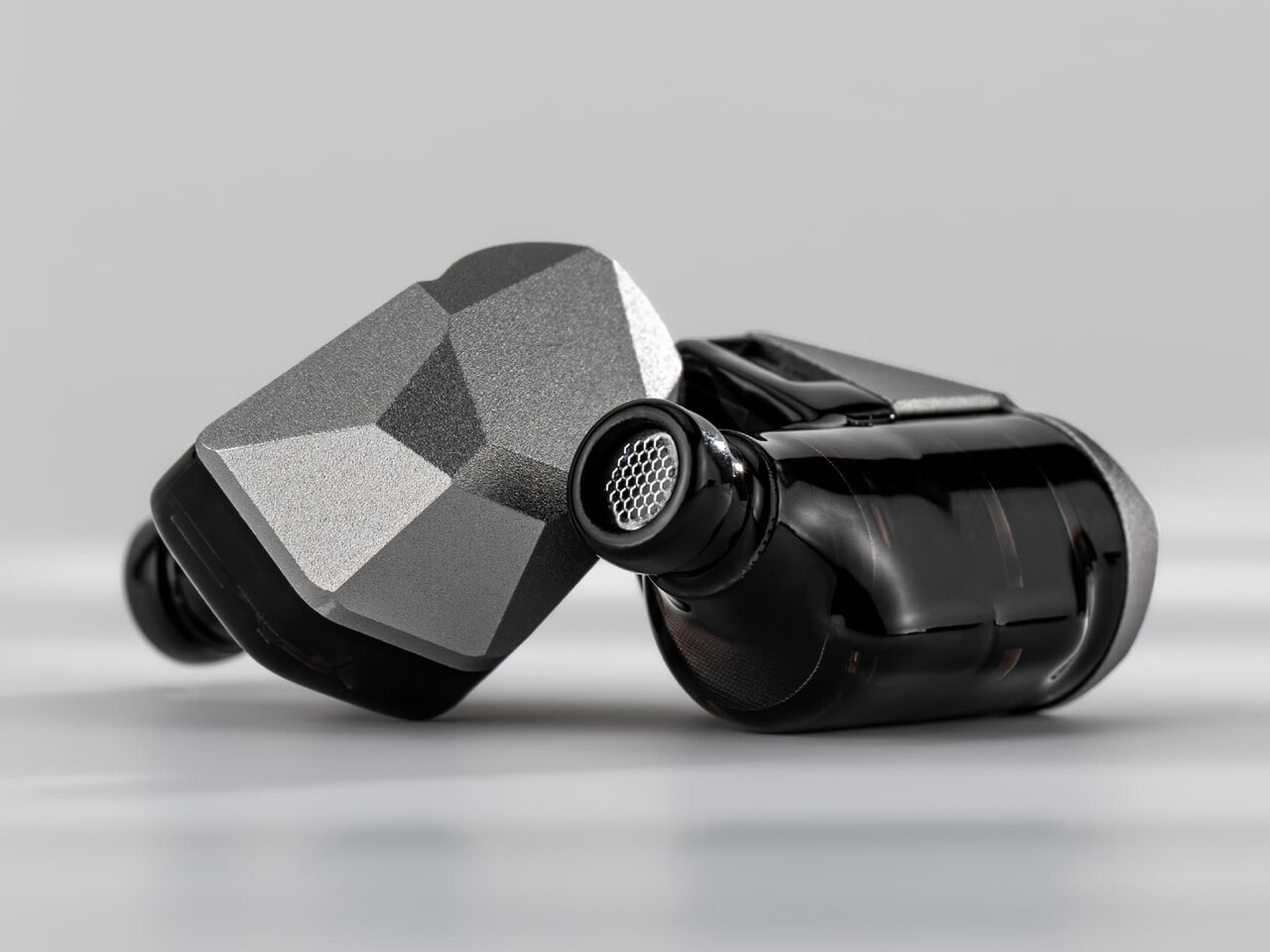 水月雨「Moondrop Harmon (和鳴)」 XTM Seriesの3DD構成。同社らしい