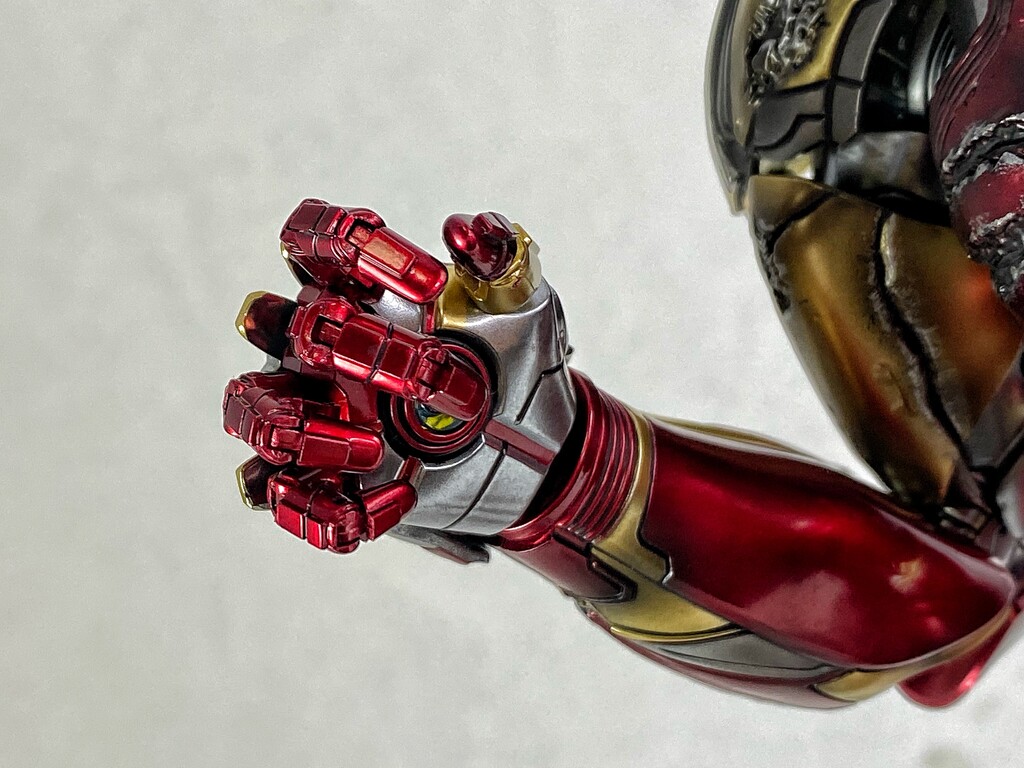 ホットトイズ アイアンマン マーク85(バトルダメージ版) レビュー