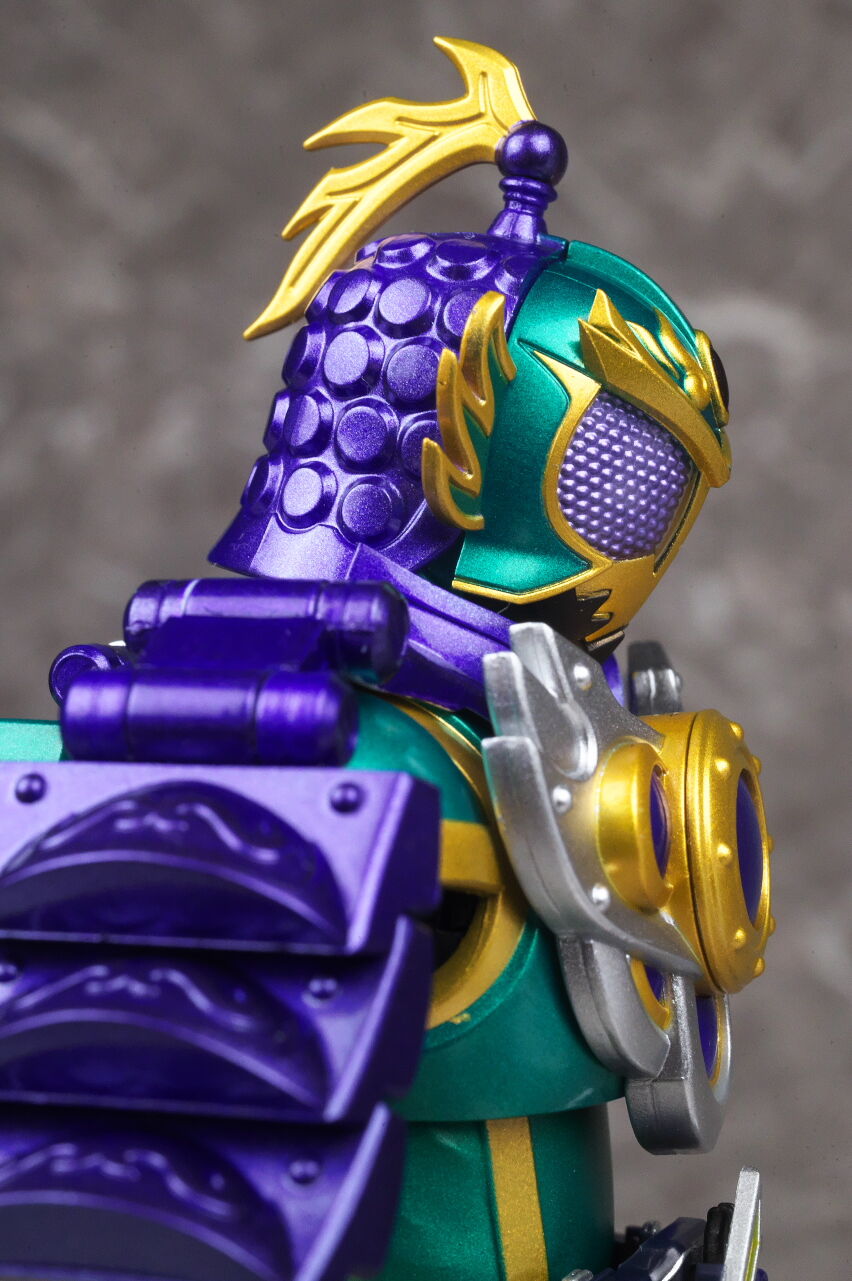 S.H.フィギュアーツ（真骨彫製法） 仮面ライダー龍玄 ブドウアームズ