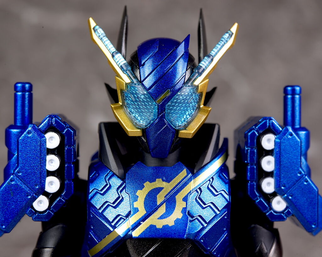 S.H.フィギュアーツ 仮面ライダービルド タンクタンクフォーム