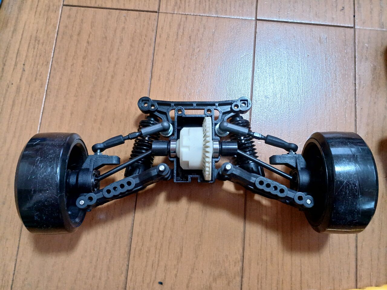 2024/6/8の作業：タミヤ TT-01のフロントモーター化① : お父さんの