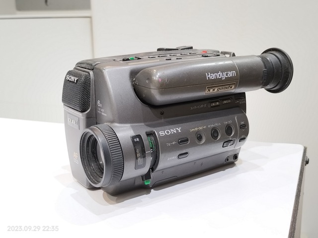 1989/平成1/SONY/CCD-TR55/Handycam/初代パスポートサイズハンディカム