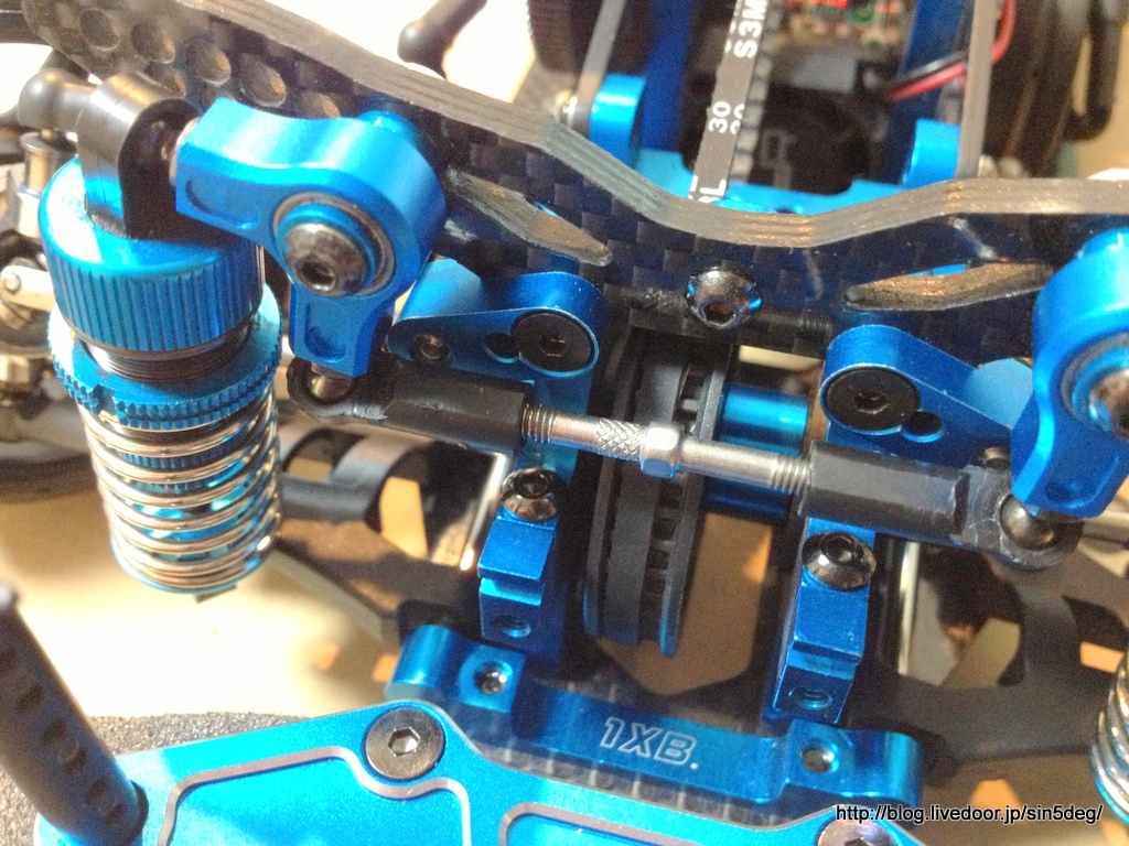 TA-05 VDF ドリパケタイプC足+JXRキングピンアングル付きナックル流用