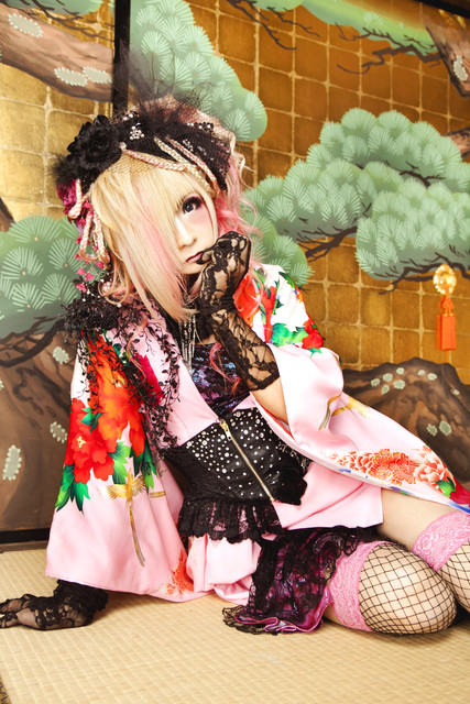 話題のヴィジュアル系バンド！『己龍』独占インタビュー : VILLAGE