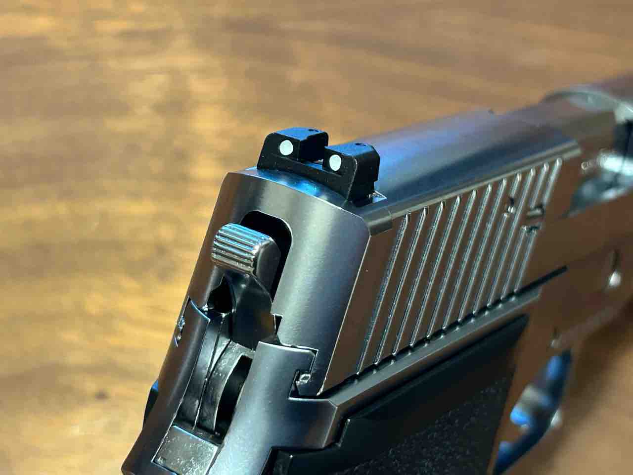 東京マルイ シグP226レイル クロームステンレス : 気ままにエアガン