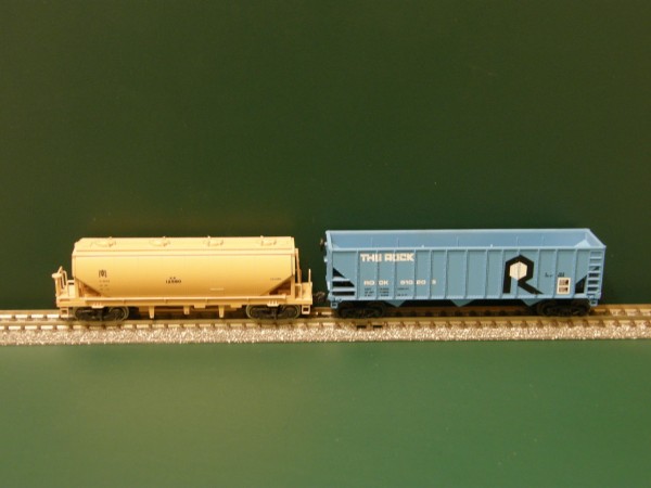 マイクロエースのアメリカ型貨車と、日本型貨車を比べてみた