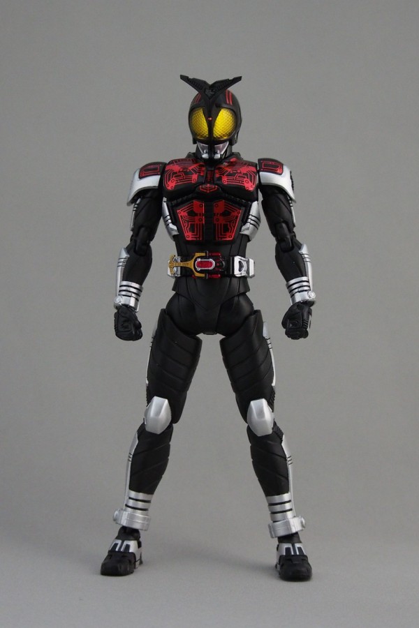 S.H.Figuarts（真骨彫製法）仮面ライダーダークカブト ライダー
