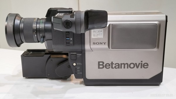 1983/昭和58/SONY/BMC-100/ベータムービー1号機/世界初の一体型ビデオ