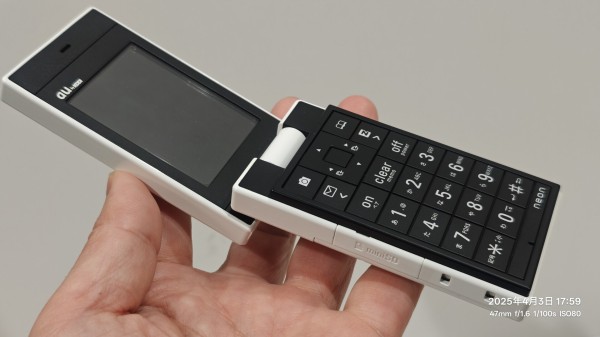 2006/平成18/au/neon/au design project/W42T/TOSHIBA/NAOTO FUKAZAWA