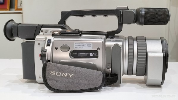 2000/平成12/SONY/DCR-VX2000/Handycam/デジタルハンディカム/DV/液晶